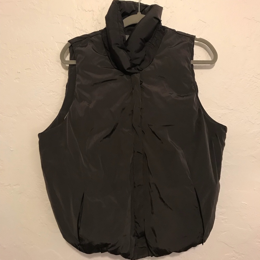 EUC GAP Feminine Puffer Vest
